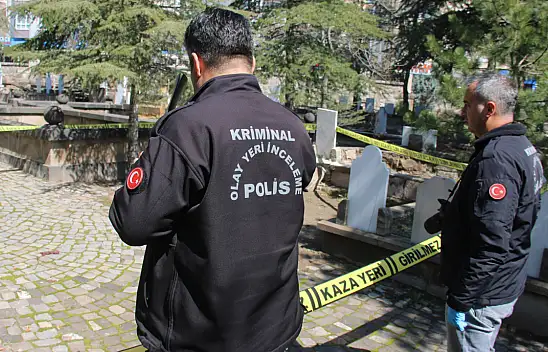 Kayseri'de mezarlıkta cenin bulundu!
