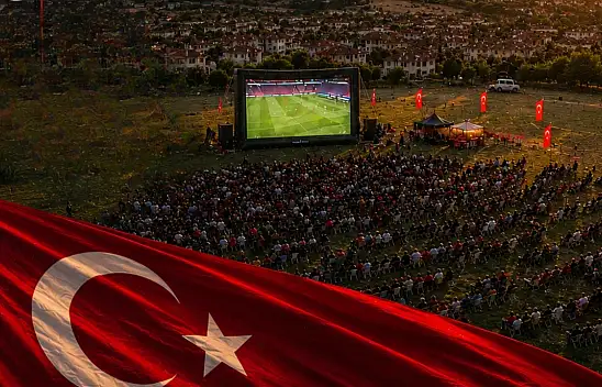 Kayseri'de dev ekranlar kuruluyor! Milli maç nerelerde izlenebilecek? (Avustralya - Türkiye)