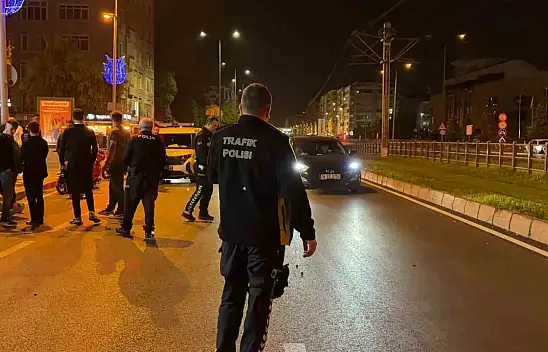 Sivas Caddesi'nde çok sayıda yaralı: Demir bariyerlerden yola atlayan çocuk kazayı beraberinde getirdi!