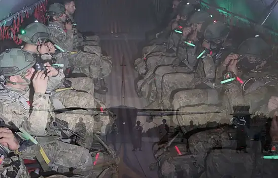 Kayseri'de nefes kesen tatbikat: Komandolar gece atlayışıyla başladı