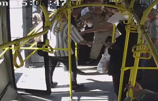 Kayseri'de otobüs şoförü fenalaşan yolcuyu hastaneye yetiştirdi