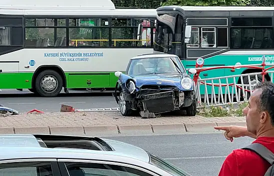 Kayseri'de otomobil refüje çıktı: 2 yaralı!