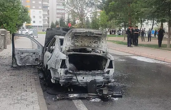Kayseri'de otomobil yandı!