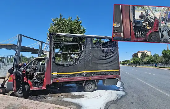 Kayseri'de park halindeki kamyonet aniden alev aldı!