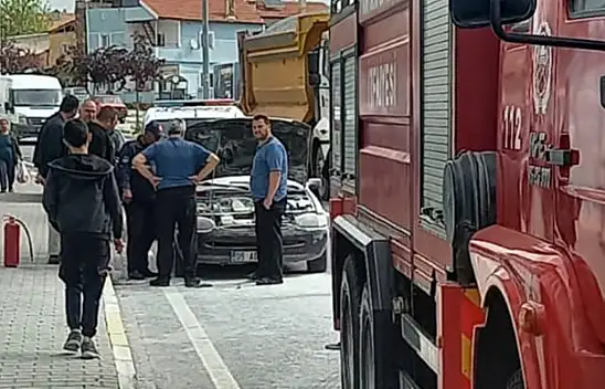 Kayseri'de park halindeki otomobil yandı!