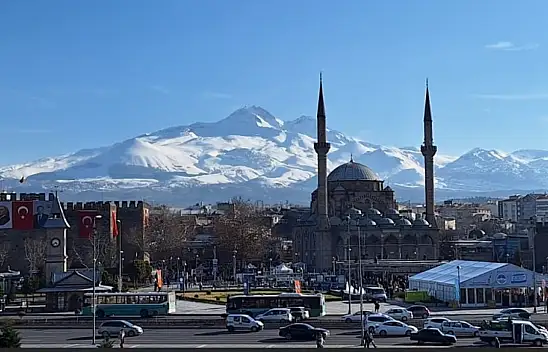 Kayseri'de Şaşırtan Manzara: Beyaz Örtüyle Kaplandı