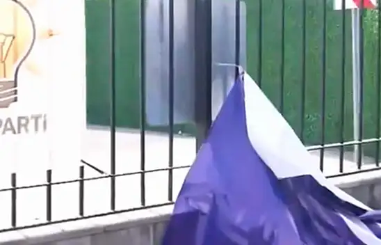 Kayseri'de seçim afişlerine saldırı!