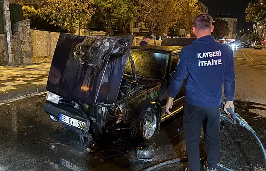 Kayseri'de seyir halindeki otomobilde korkutan yangın!