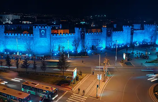 Kayseri'de Tarihi Kale Surları Ne İçin Aydınlatıldı?