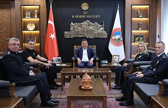 Kayseri'de terfi eden emniyet müdürleri Vali Çiçek'i ziyaret etti!
