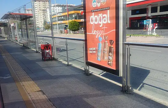 Kayseri'de tramvayda şaşırtan bekleyiş! Yolcular ne olduğunu anlamaya çalıştı
