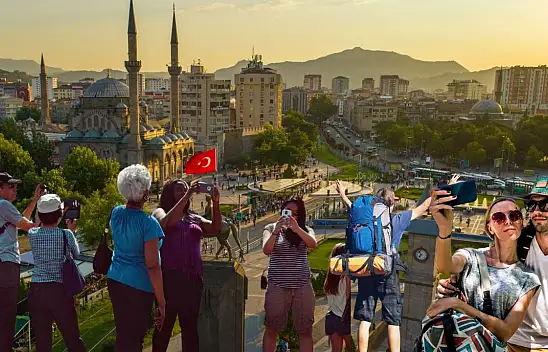 Kayseri'de Turizm Haftası coşkusu: Şelaleler, vadiler, yamaç paraşütü ve kano turizmiyle öne çıkıyor!