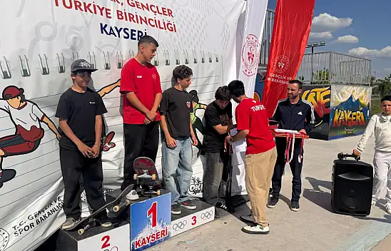 Kayseri'de Türkiye'nin en iyi kaykaycıları belli oldu