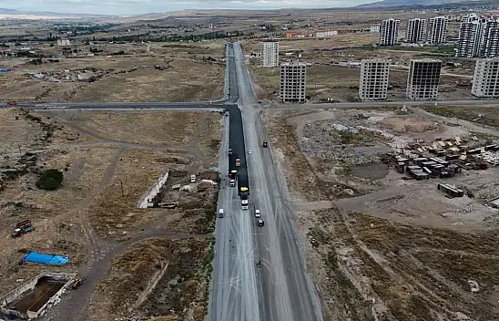 Kayseri'de ulaşımı rahatlatacak bağlantı yolunda asfalt mesaisi başladı!