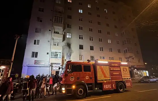 Kayseri'de yangın - Çok sayıda kişi hastaneye kaldırıldı!
