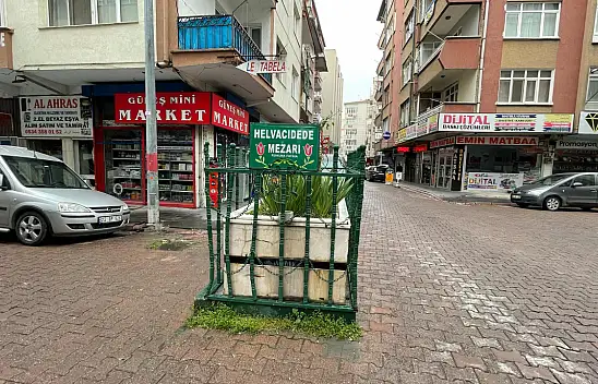 Kayseri'de yolun ortasında bulunan mezarın hikayesi...