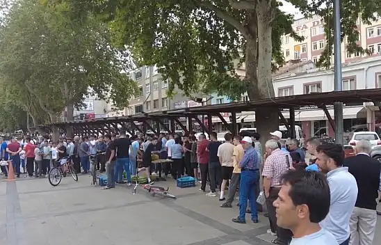 Kayseri'de yüzlerce insan bakın neden kuyruğa girdi!