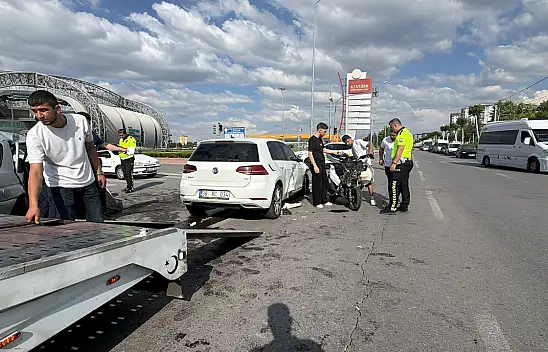 Kayseri'de zincirleme kaza: Otomobil kağıt gibi ezildi!