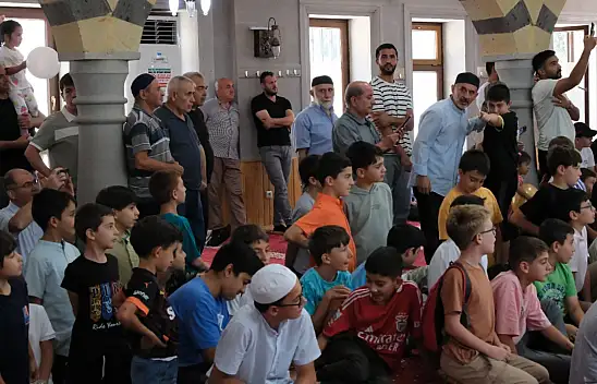 Kayseri'deki camilerde düğün vurgusu – Mezuniyet belgelerini aldılar