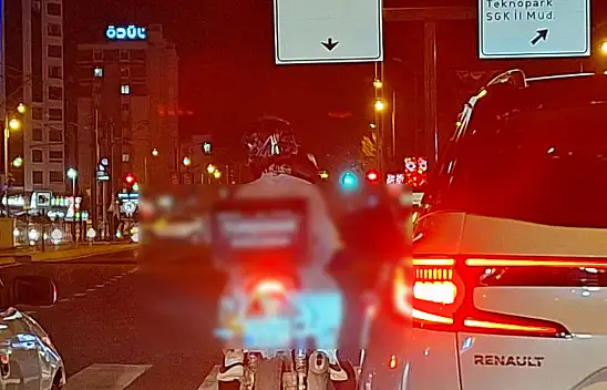 Kayseri'deki kuryenin sepetinde yazan yazı gülümsetti