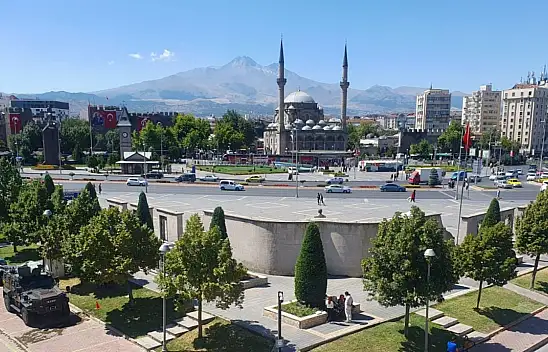 Kayseri'den kısa kısa: 3 ayrı yangın, Esnaf ziyareti, Erbakan, Kayserispor…