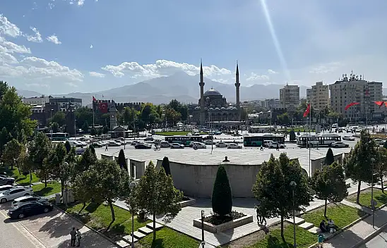 Kayseri'den kısa kısa: Yangın, Baki Ersoy, Otobüs seferleri, MÜSİAD...