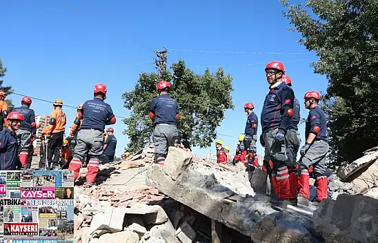 Kayseri Gazetelerinde 24 Eylül Çarşamba günü manşet tek: Deprem Tatbikatı!