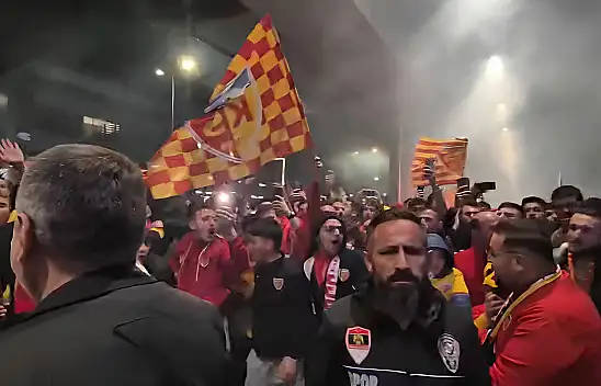 Kayseri Havalanı'nda herkes vardı bir tek o yoktu! Kayserispor taraftarının gözü onu aradı