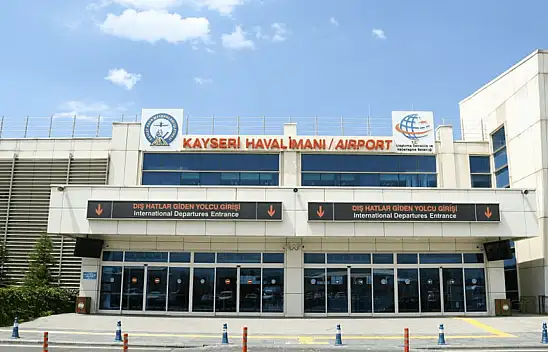Kayseri Havalimanı Nisan ayında kaç yolcu ağırladı?