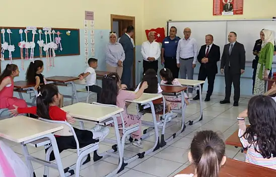 Kayseri kırsalında minik öğrencilerin karne heyecanı!
