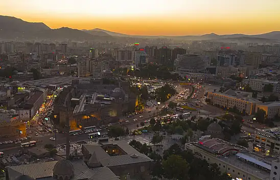 Kayseri kısa kısa: Kene ısırması, Tarihi buluşma, Afyon sucuğu, Kayserispor...