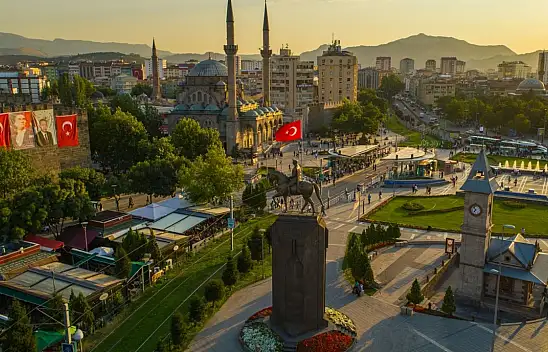 Kayseri Kısa Kısa: Üniversite Öğrencisi, Trafik Kazası, Sanayi Başarısı, 4 Milyarlık Proje, Kayserispor...