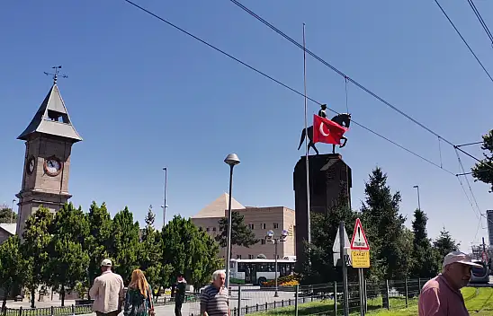 Kayseri, Nevşehir, Kırşehir, Niğde - Bayraklar Yarıya İndi!