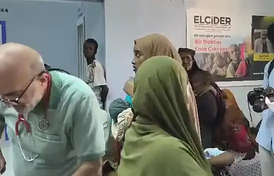 Kayseri'nin ünlü doktoru Somali'de şifa dağıtıyor!