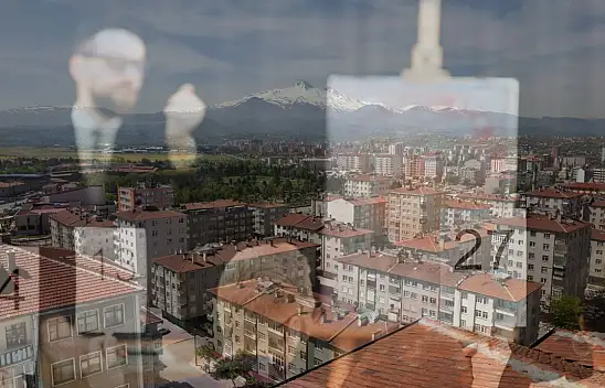 Kayseri'nin ünlü doktorundan kanser hastalarına destek – Kayseri Ülkü Ocaklarının desteğiyle!