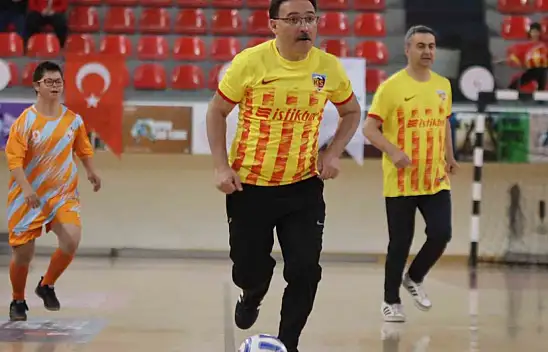 Kayseri'de o isimler futsal maçı yaptı