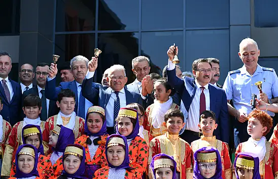 Kayseri Protokolü okul zilini çaldı!