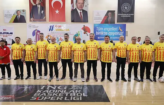 Kayseri protokolü futsal oynadı