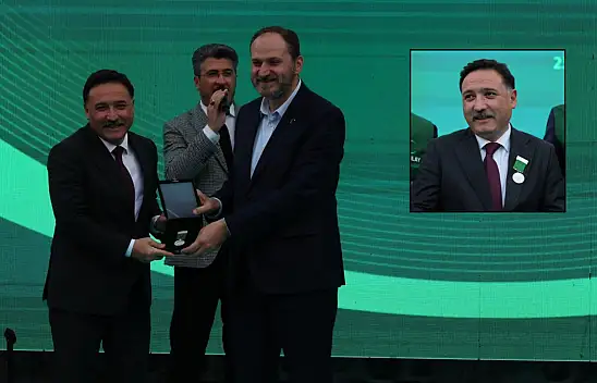 Kayseri Valisi Gökmen Çiçek'e büyük onur! 40 yıllık özel ödülün sahibi oldu