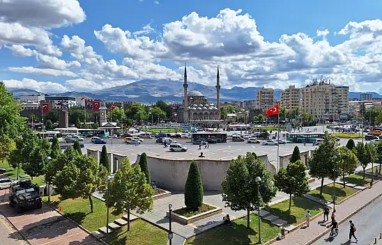 Kayserili Kadınlar Cumhuriyet Meydanı'ndan Şikâyetçi