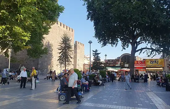 Kayserili Muhtar saymakla bitiremedi  - Mahallede yok yok!