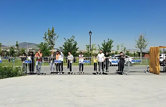 Kayserili öğrenciler gökyüzünde hünerlerini sergiledi!