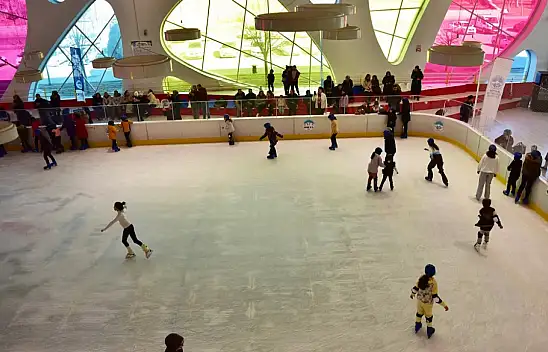 Kayserili öğrencilere ücretsiz buz pateni hediyesi...