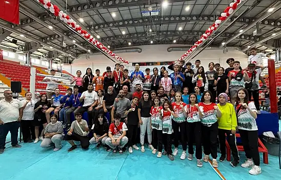 Kayserili sporcular Kars'ta madalyaları topladı!