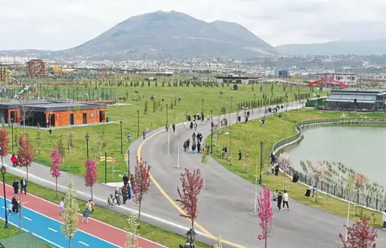 Kayserililer, Millet Bahçesi'ne akın etti!