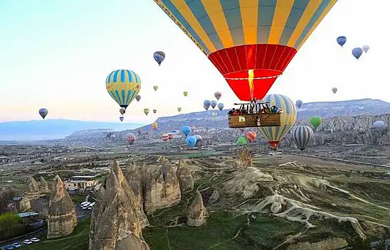 Kayserililer Nevşehir'e akın etti: Gökyüzünde görsel şölen!