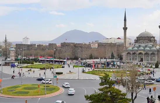 Kayserililer oy kullandıktan sonra oraya akın etti