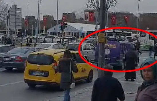 Kayserilileri şok eden görüntü - DEM Parti meydanda seçim aracıyla…