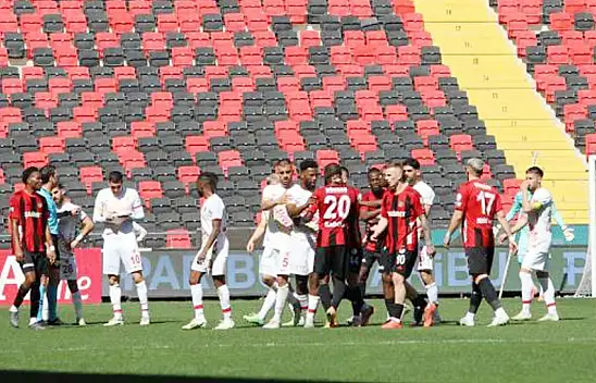 Kayserispor küme düşme hattı içerisinden çıkamadı