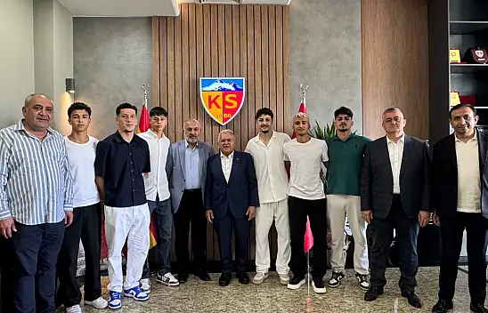 Kayserispor'da 6 futbolcu profesyonel oldu! İşte o isimler